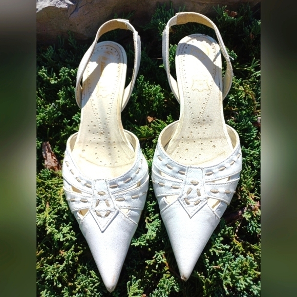 💥Sz 5 💥 Bata White  Leather Shoes - Picture 1 of 17